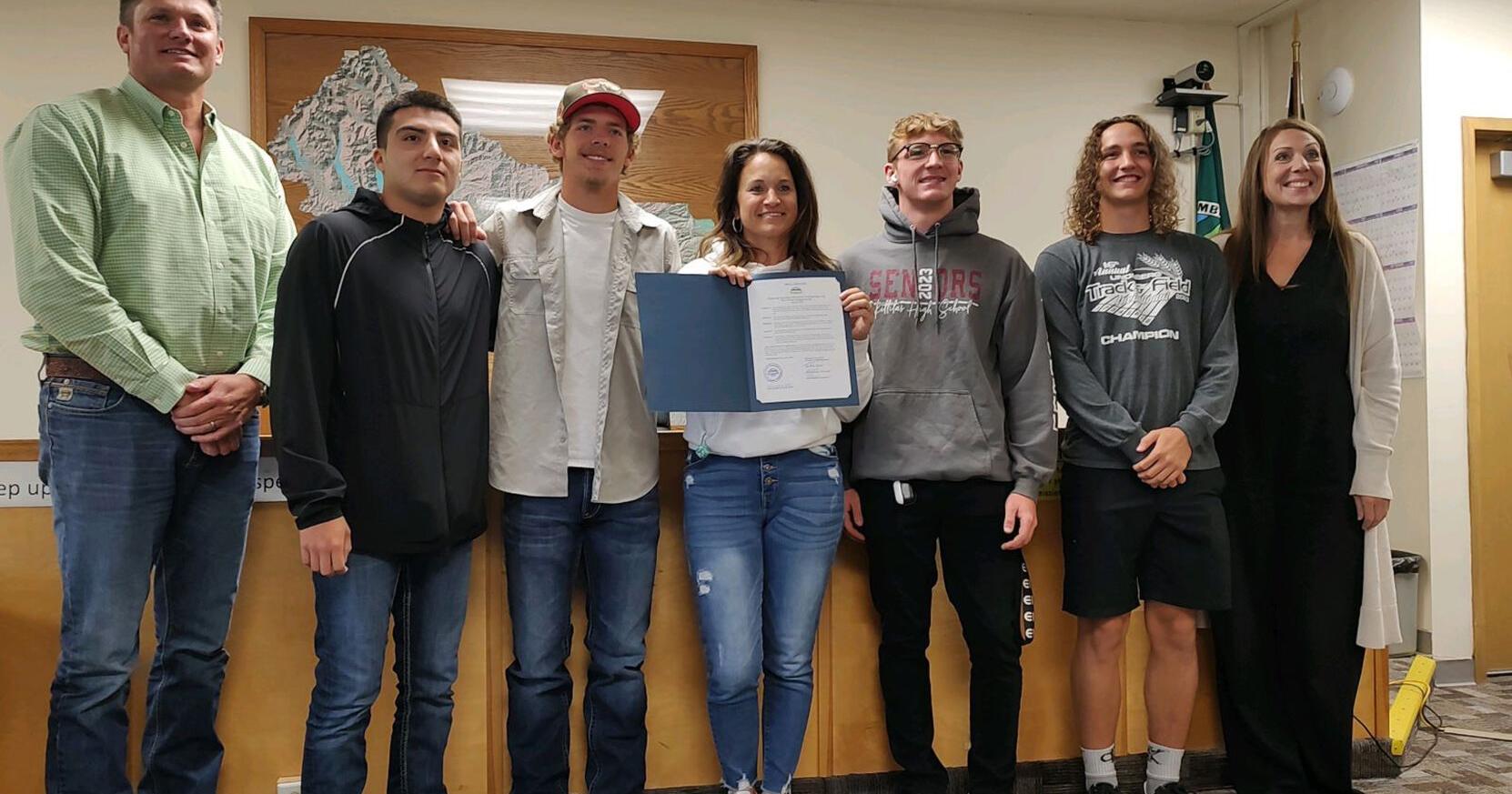 Title time — County Commissioners honor Kittitas state champion relay team - Vimarsana News