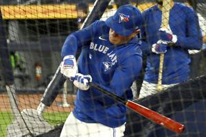 Toronto Gold Glove OF Varsho makes stunning, backhanded catch in season debut against Boston
