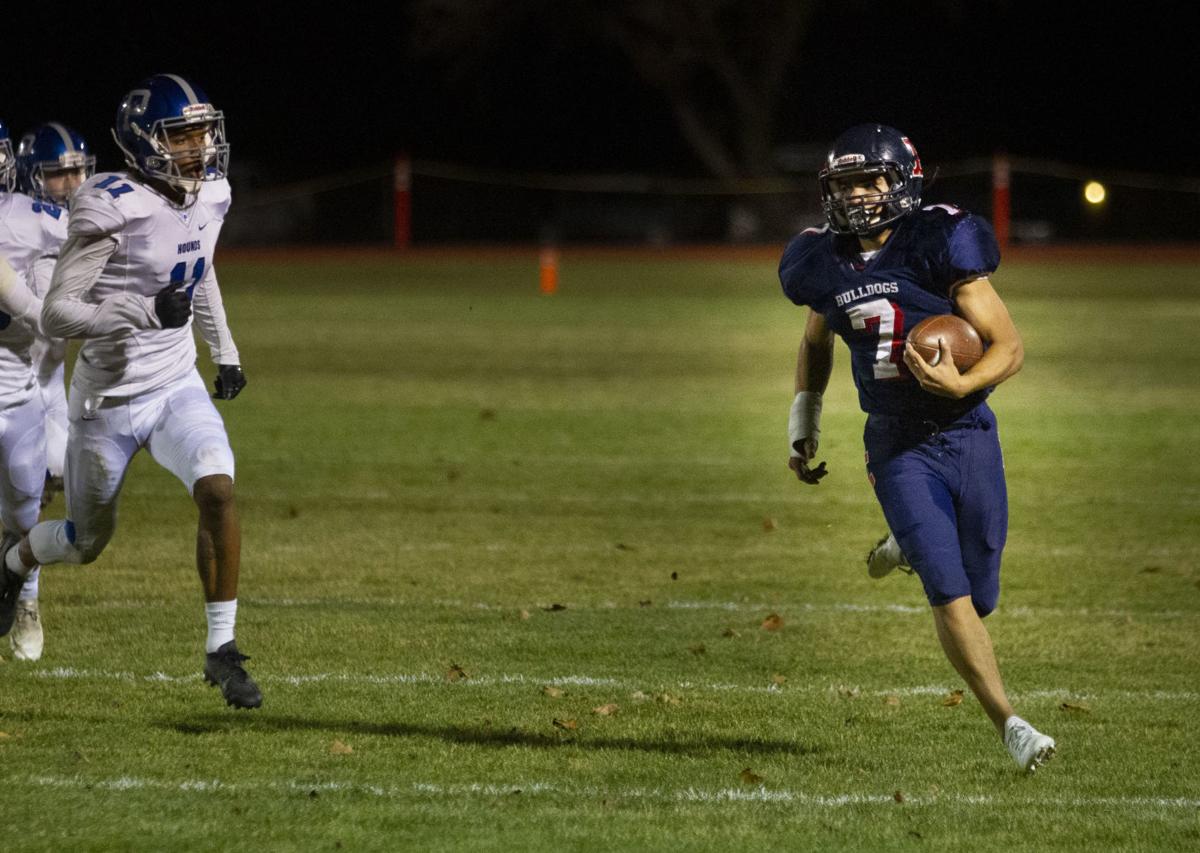 Bulldogs Execute On Both Sides Of The Ball With 31 7 Victory