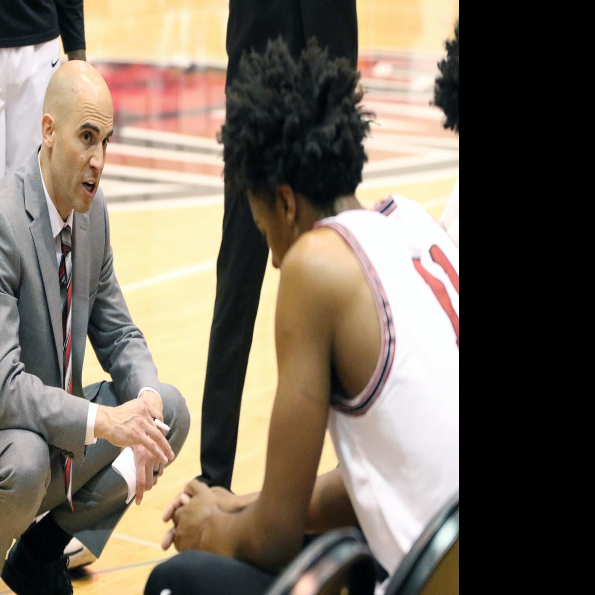 Cwu Men S Basketball Isn T Fretting Over 1 5 Start In Gnac Look