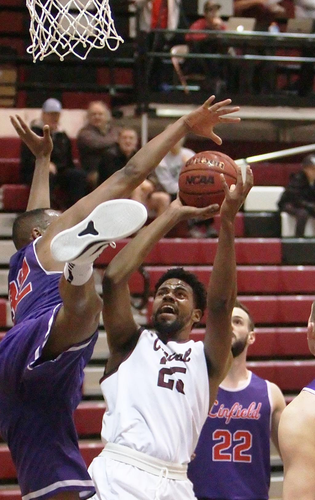 Central Washington Men S Basketball Defeats Division Iii Linfield