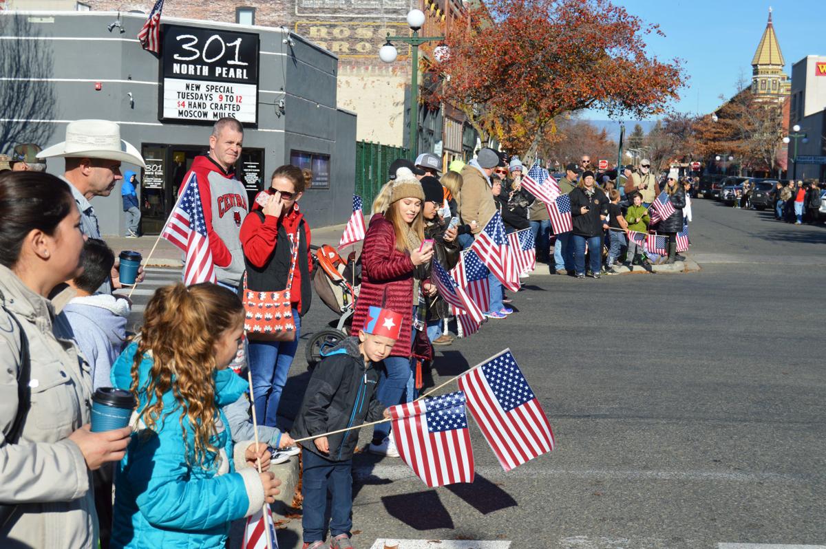 Local Residents Come Together To Honor Veterans At Annual Parade News Dailyrecordnews Com
