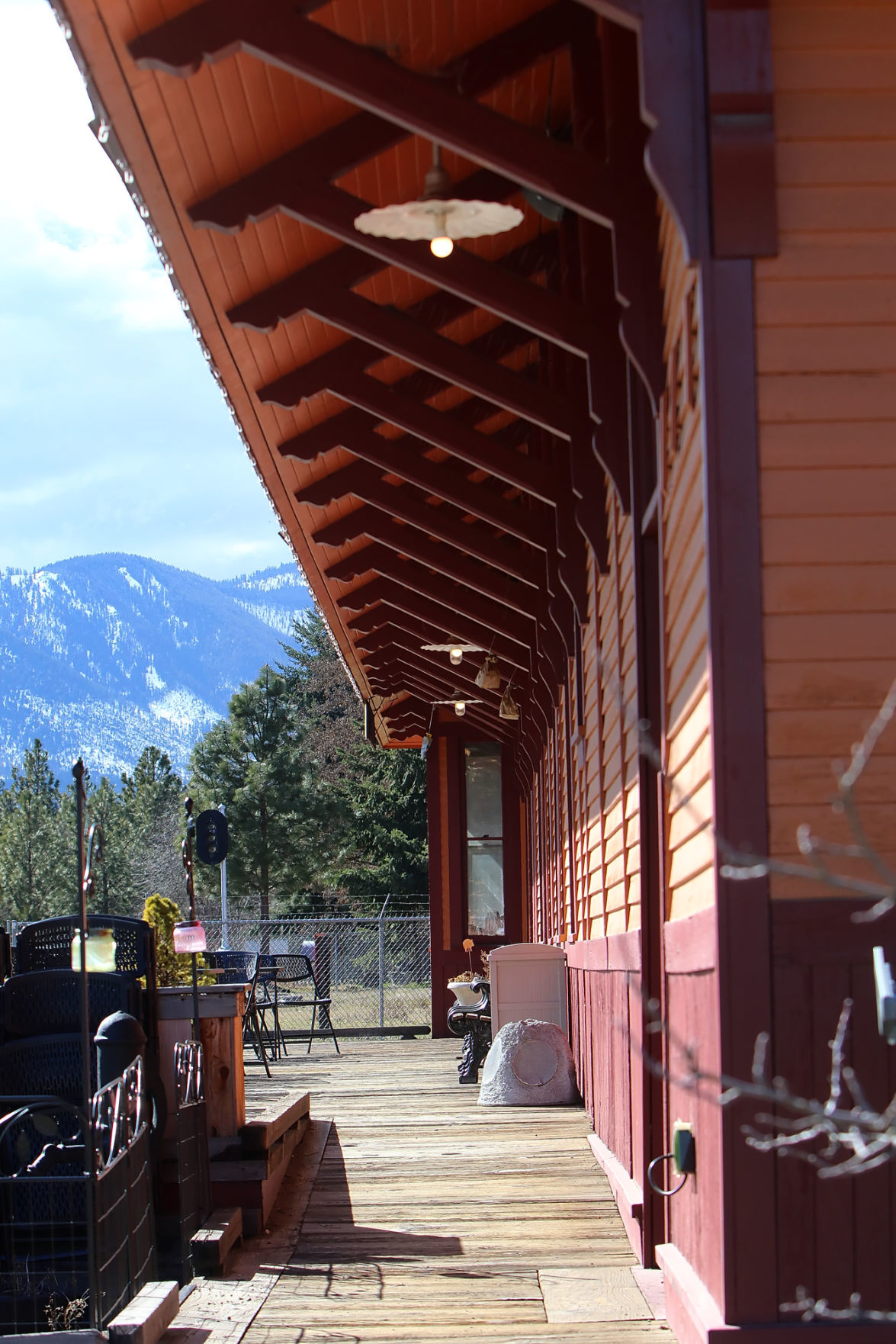 Historic South Cle Elum depot offers visitors a glimpse into the golden ...