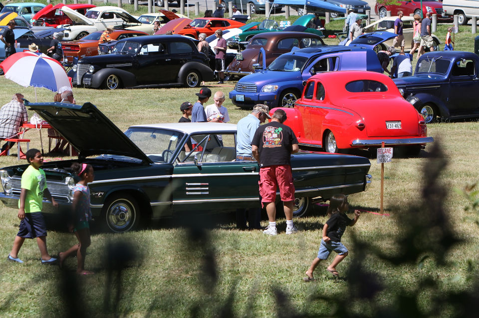 Run to Roslyn car show Photo Gallery