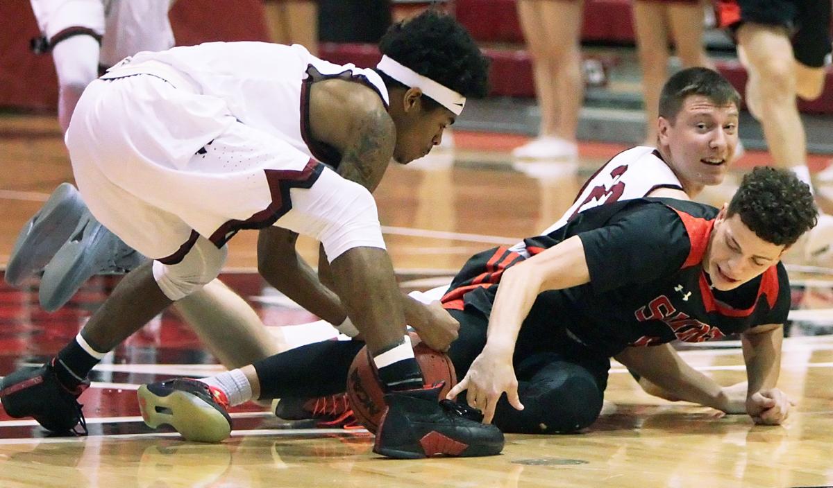 Cwu Men S Basketball Squanders Lead Falls To Saint Martin S In