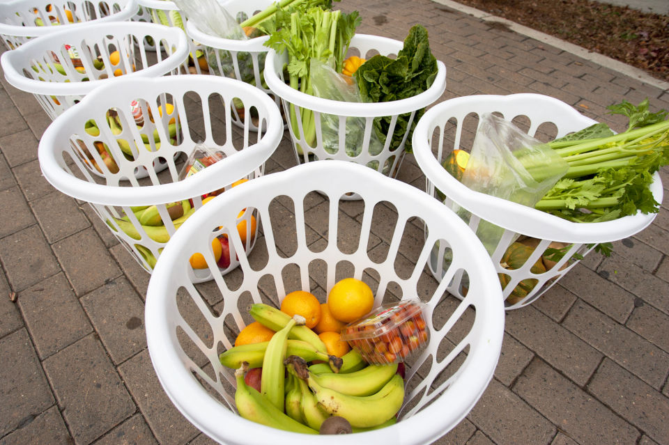 Online food coop distributes fruits and vegetables at EHS Members