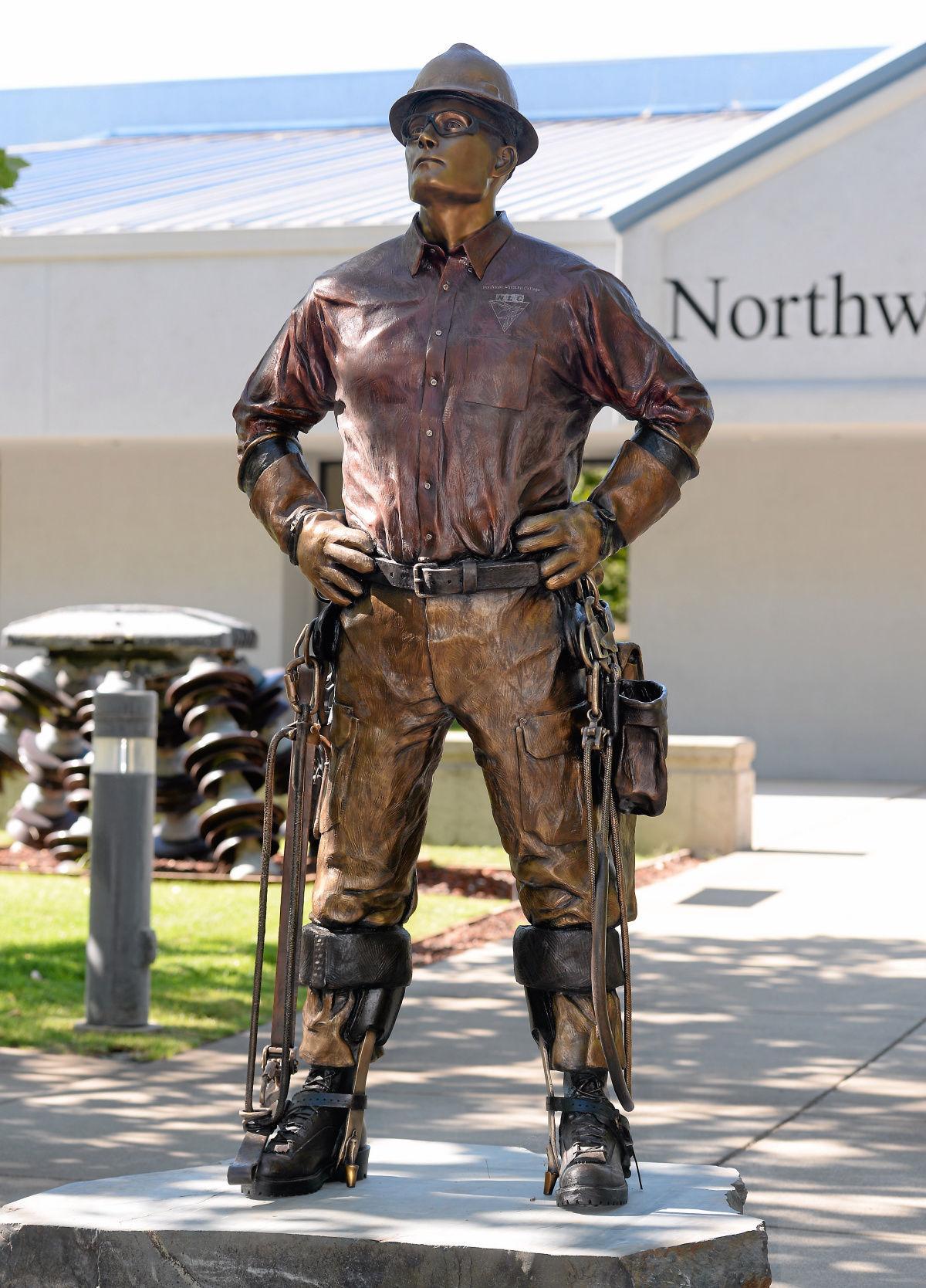 Artist showcases bronze cast statue of electrical lineman on way to