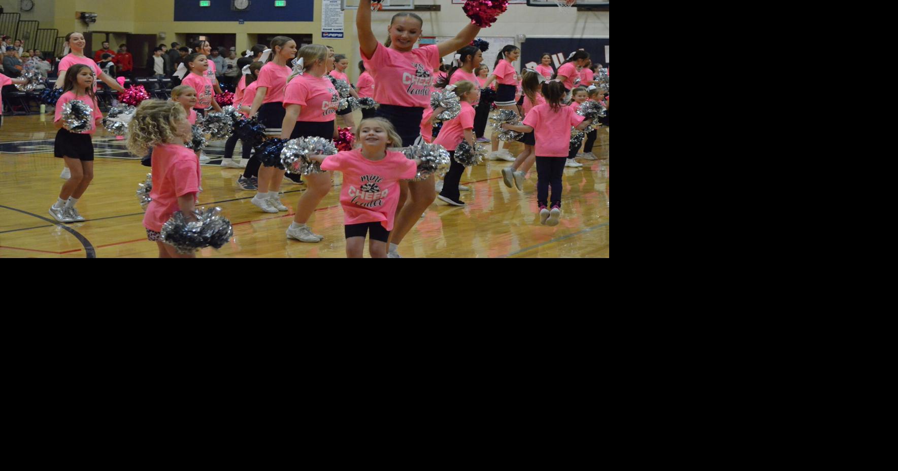 Mini cheerleaders perform at Ellensburg game | Sports | dailyrecordnews.com
