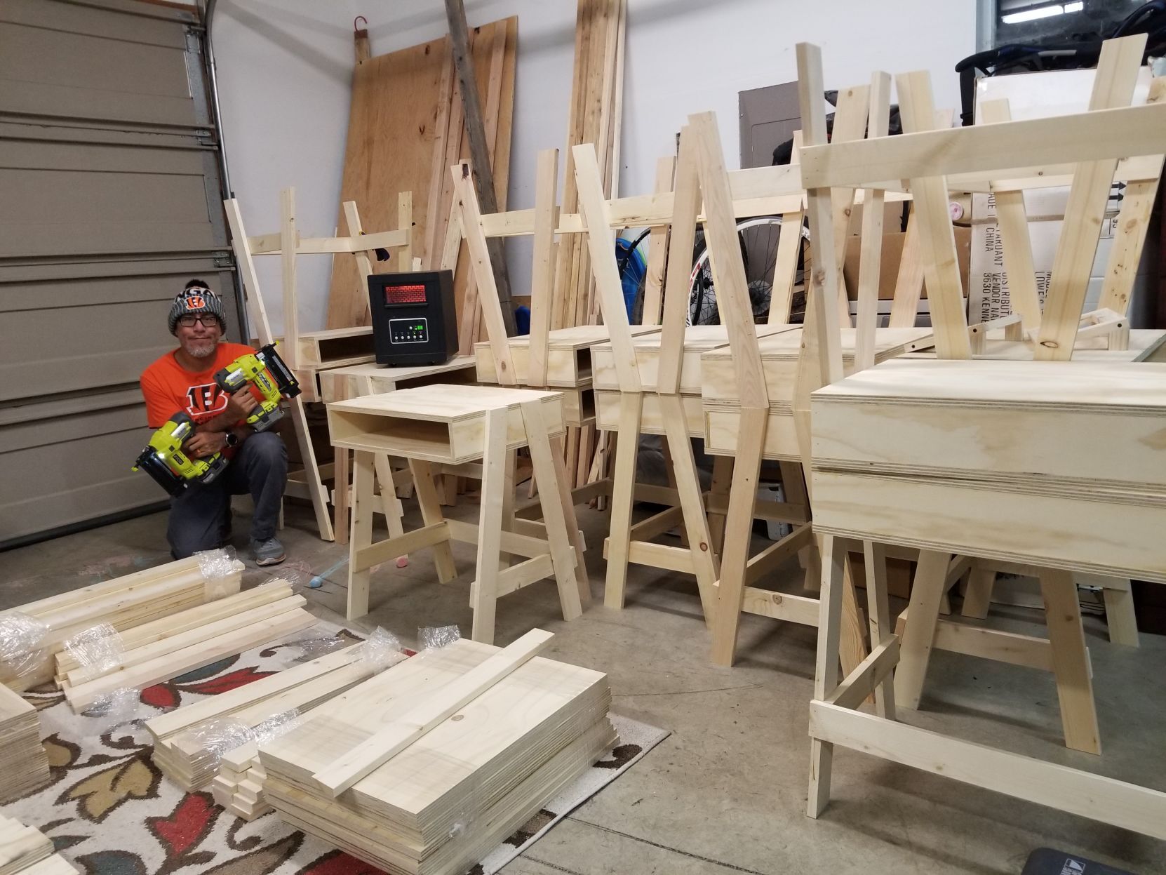 Ellensburg man organizes desk builds for students learning from home - Vimarsana News