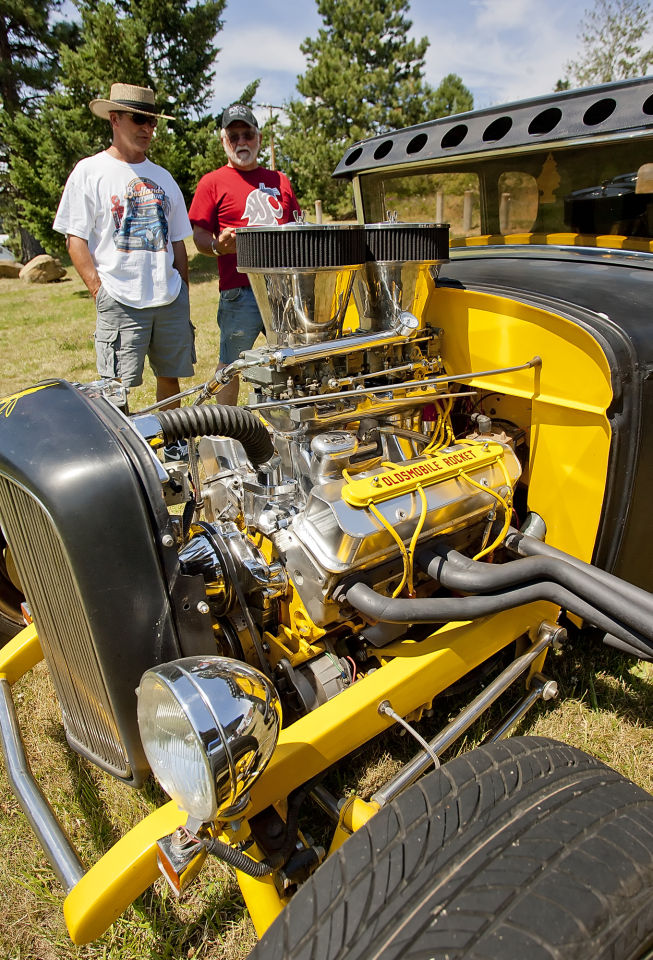 Storytelling cars Run to Roslyn Members