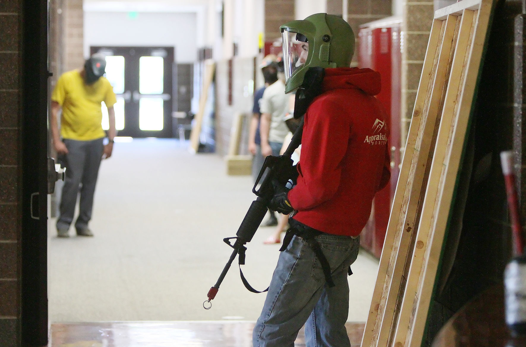 Officers Engage In Active Shooter Training | Members | Dailyrecordnews.com