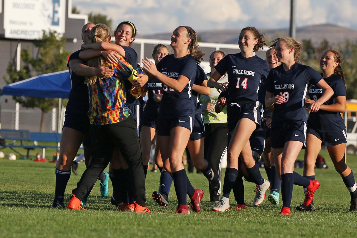 Ellensburg Girls Soccer Defeats Cashmere 5 4 In Overtime Shootout