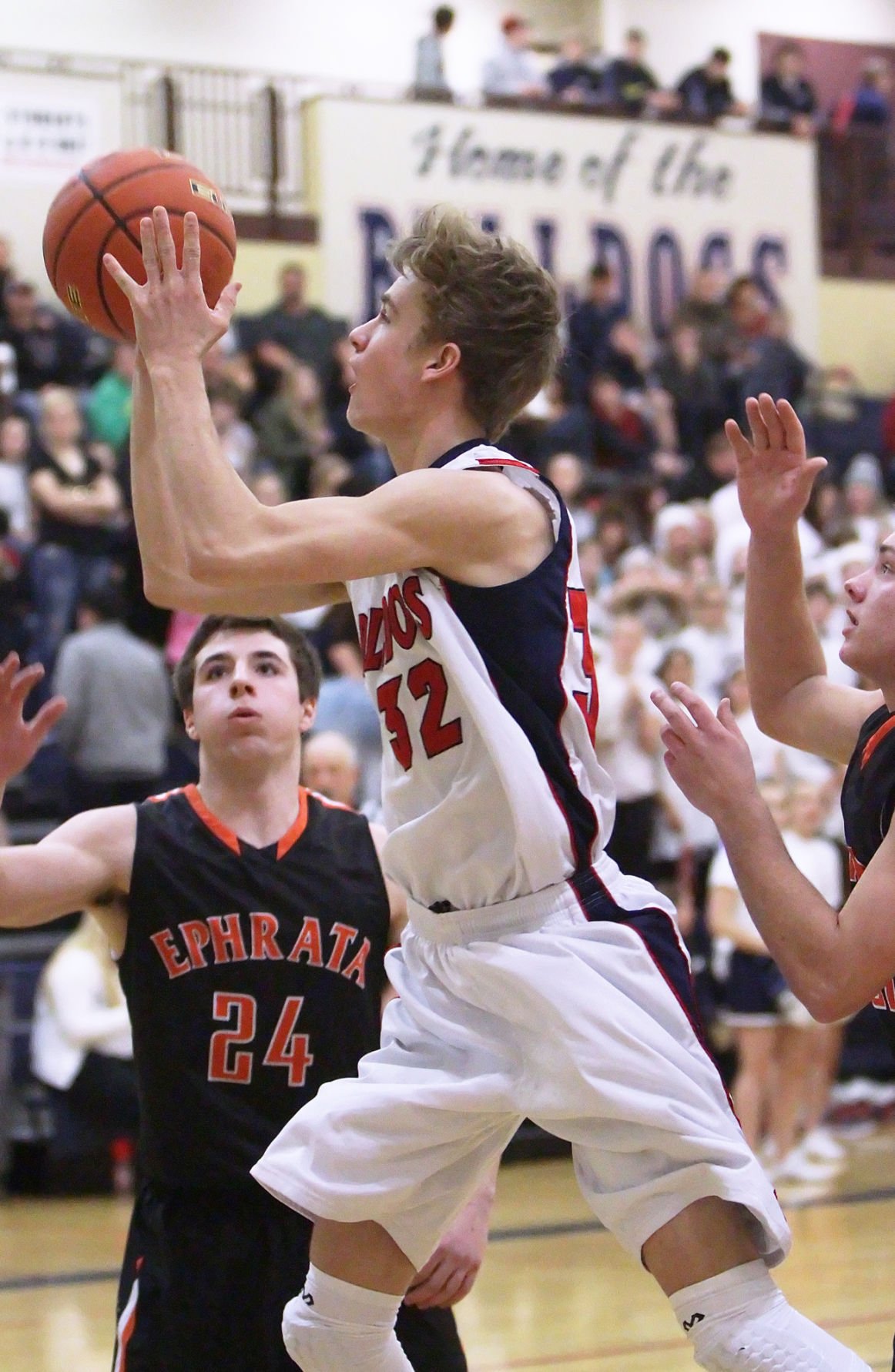 Ellensburg High School boys basketball loses to Ephrata, 48-46, for the ...