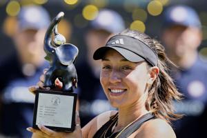 Pegula beats Swiatek on grass to win Bad Homburg title in Wimbledon tune-up