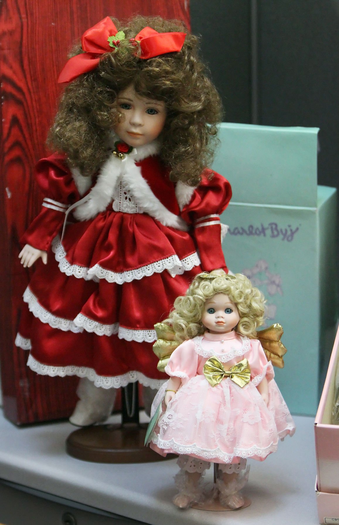 Woman gives 27 dolls to Central’s gift-giving program | Members ...