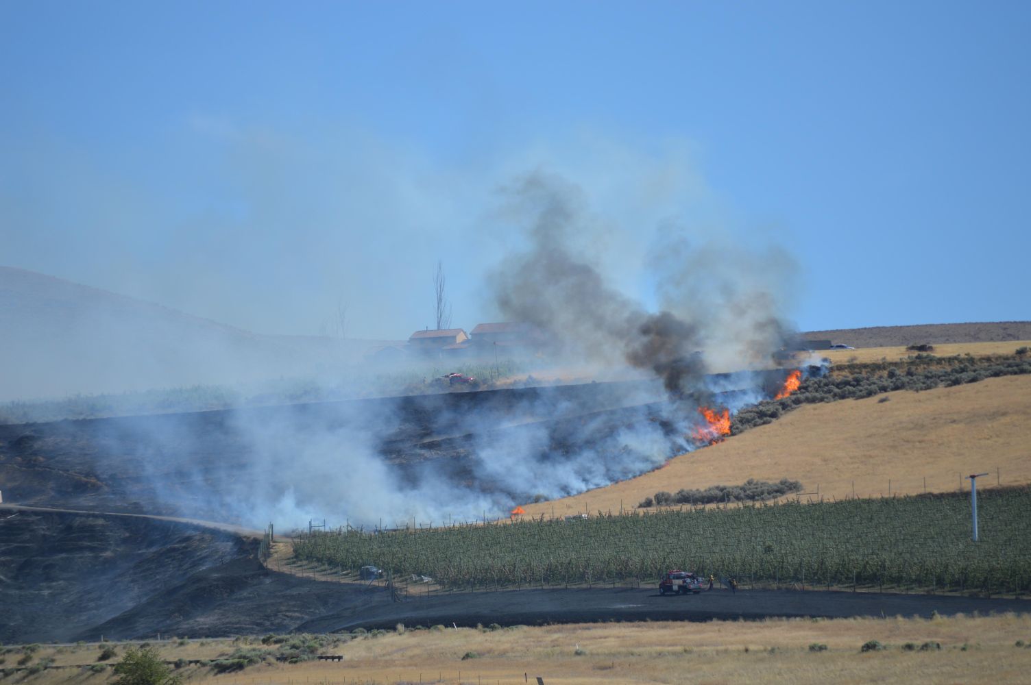 Brush Fire Threatens Homes; Closes I-82 | Members | Dailyrecordnews.com