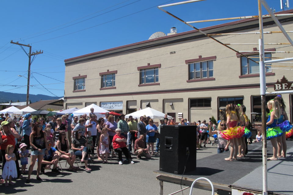 Kickoff to Cle Elum Public Market a success Uppercounty