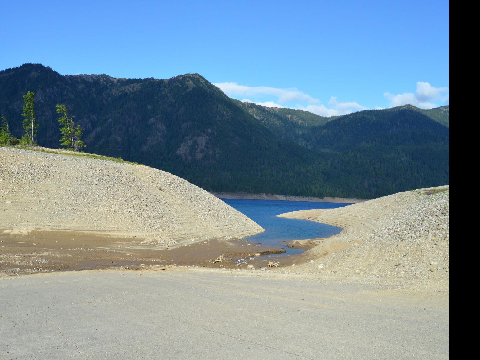 Lake Cle Elum Boat Launch : Https Encrypted Tbn0 Gstatic Com Images Q Tbn And9gcshpezbdhf20ekxnq2bwdfzexbzvbi7txqfqekay5sefd Uloje Usqp Cau / What better way to spend a sunny, hot day than out on the water?