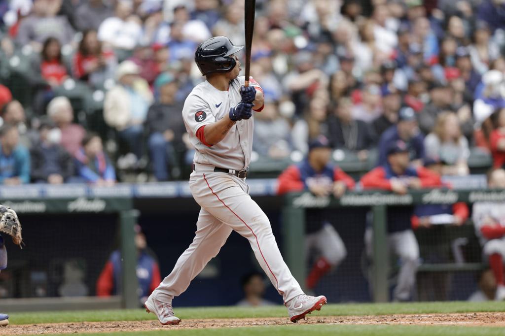 Red Sox beat Mariners 2-0