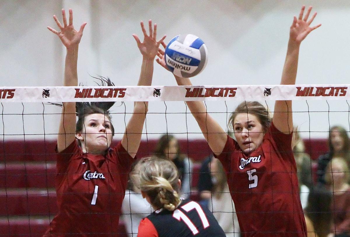 Balanced attack gives the CWU volleyball a sweep over Saint Martin’s