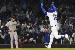 Ian Happ homers as the Cubs beat the sloppy Giants 9-2