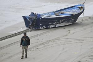Boat believed to be carrying migrants capsizes off California coast, leaving 3 dead and 7 missing