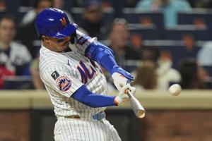 Vientos scratched from Mets' lineup with abdominal soreness. Montas set to begin rehab assignment