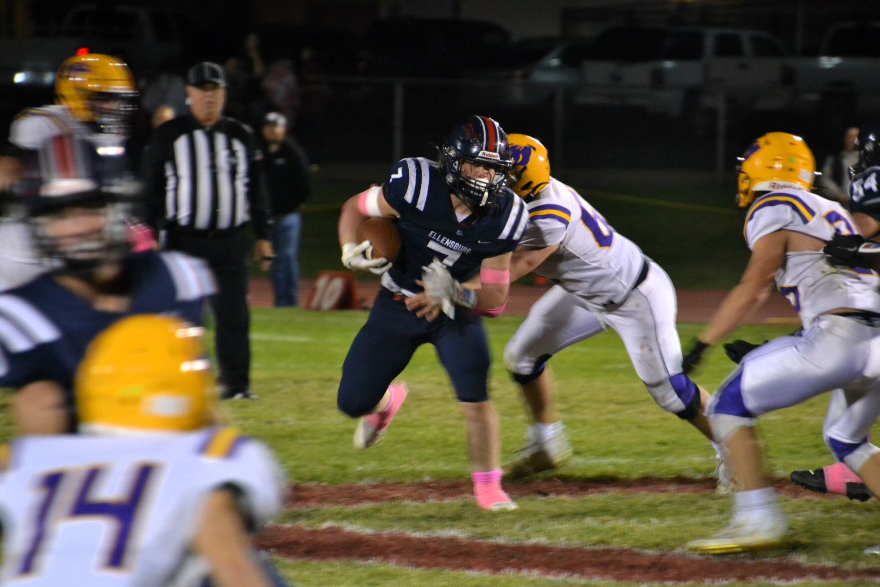 Prep roundup: Ellensburg football outmuscles No. 25 East Valley