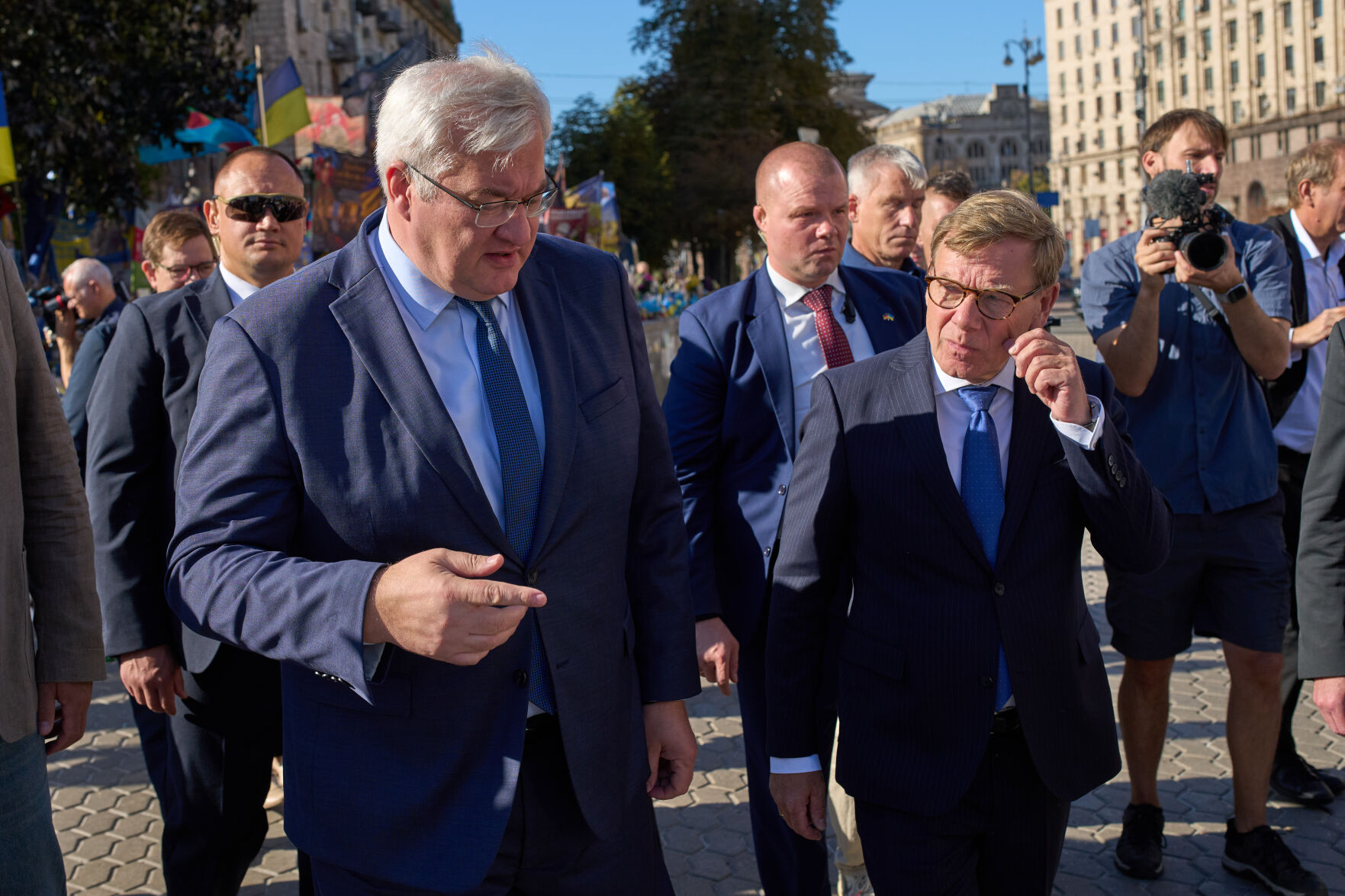 Ukrainian and German foreign ministers observe nationwide minute of silence in Kyiv for soldiers killed in Russia-Ukraine war