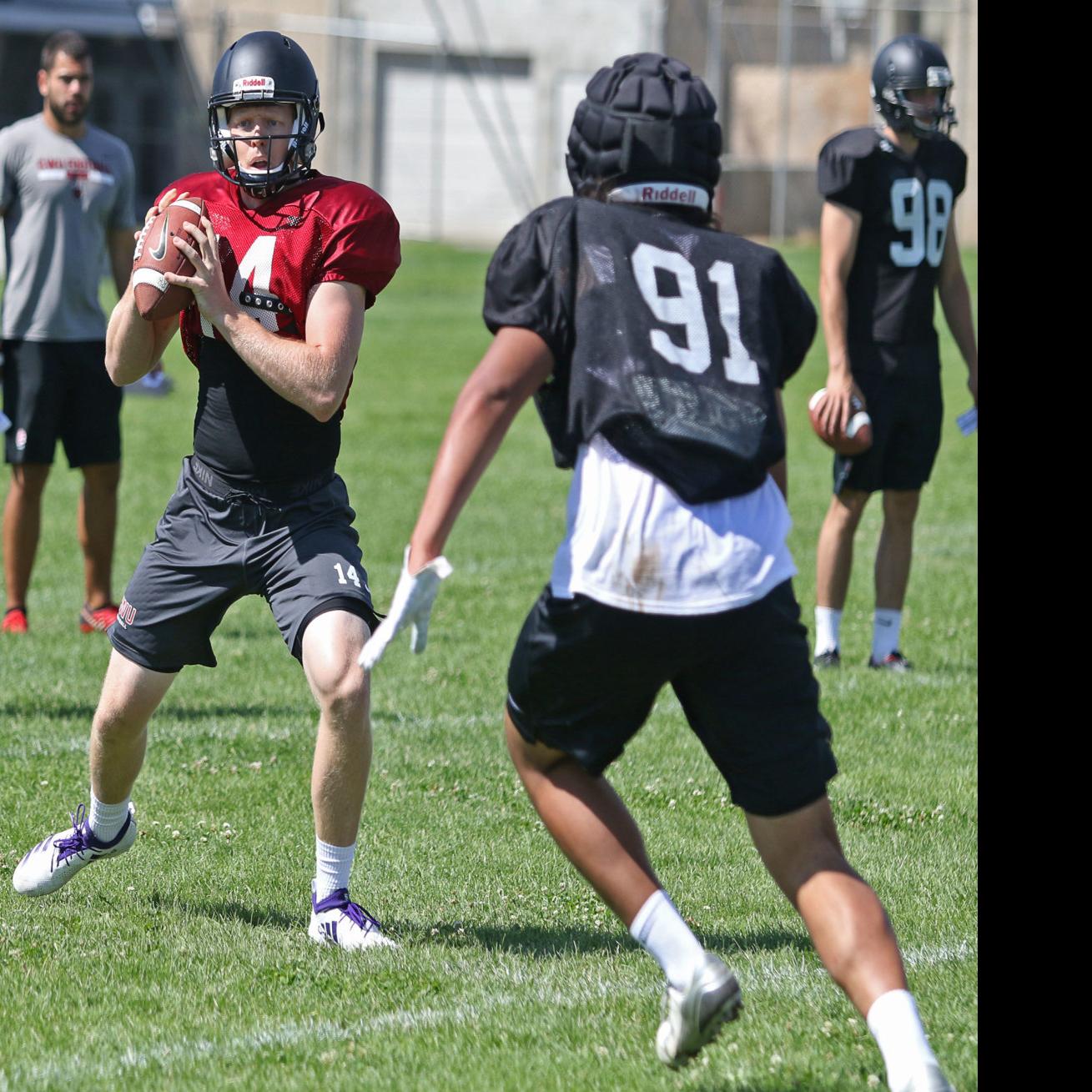 Cwu Quarterback Battle To Remain Unknown Until Week 1 Versus Idaho