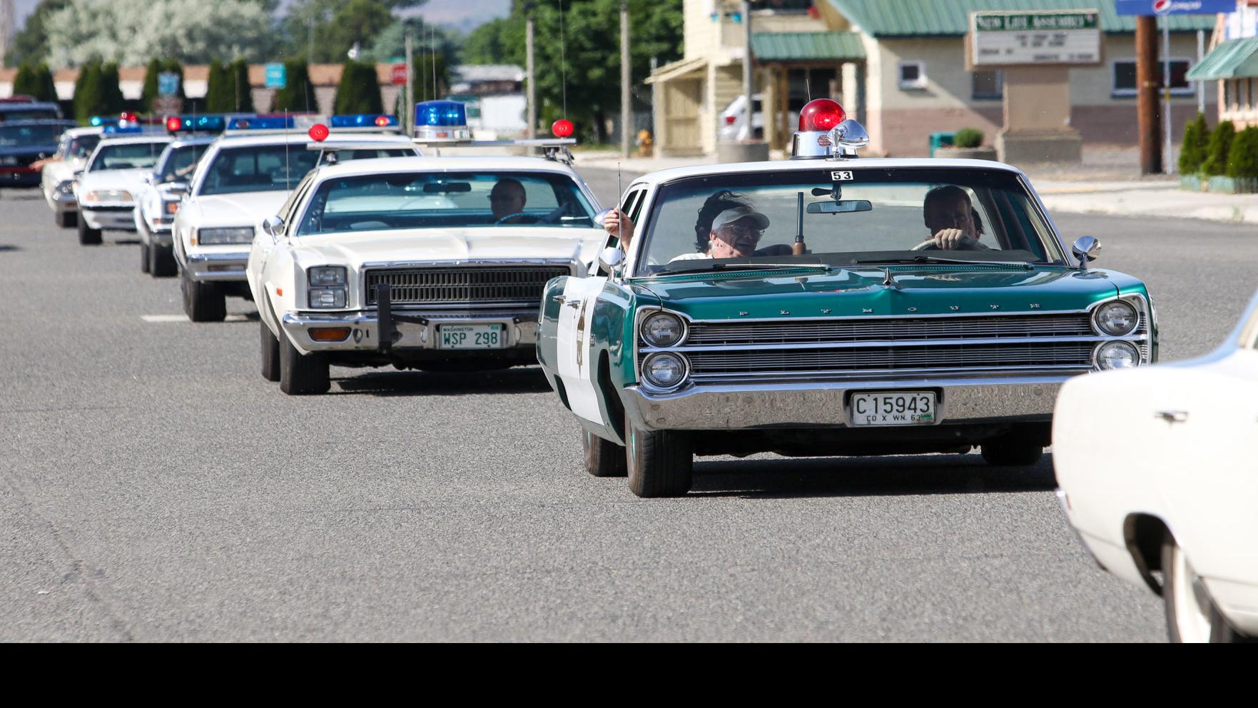 Drivers Show Their Support In Vintage Cars And Police Cruisers News Dailyrecordnews Com