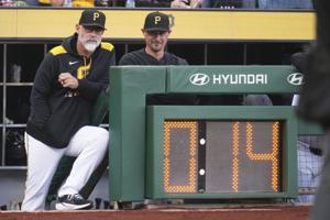 Man falls from 21-foot Clemente Wall at PNC Park in Pittsburgh during Cubs-Pirates game