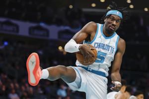Suns add 7-footer Mark Williams, send two first-round picks to Hornets, AP source says