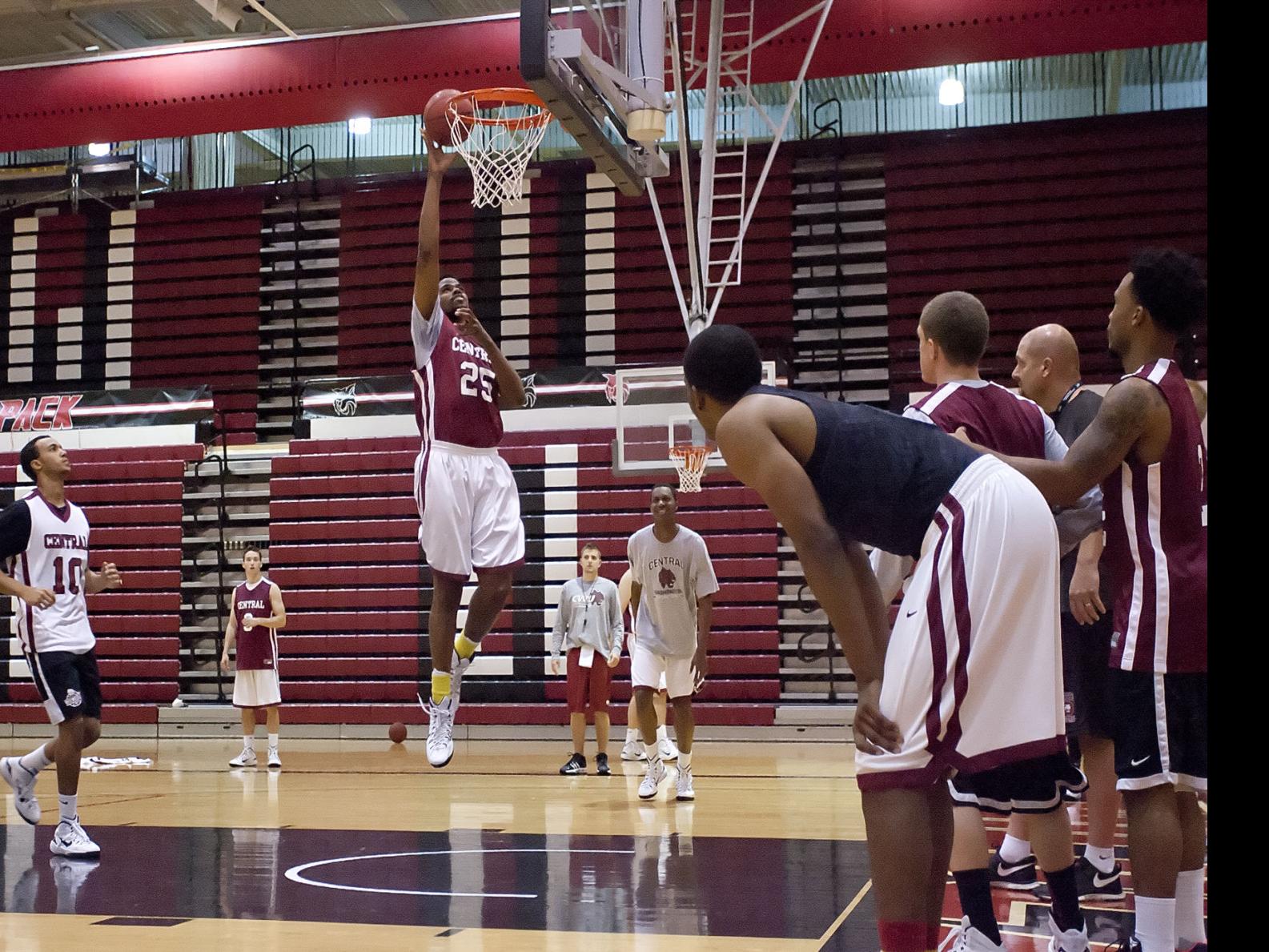 After An Underwhelming Season Central Washington University S Men S Basketball Team Reloads With The Youngest Team