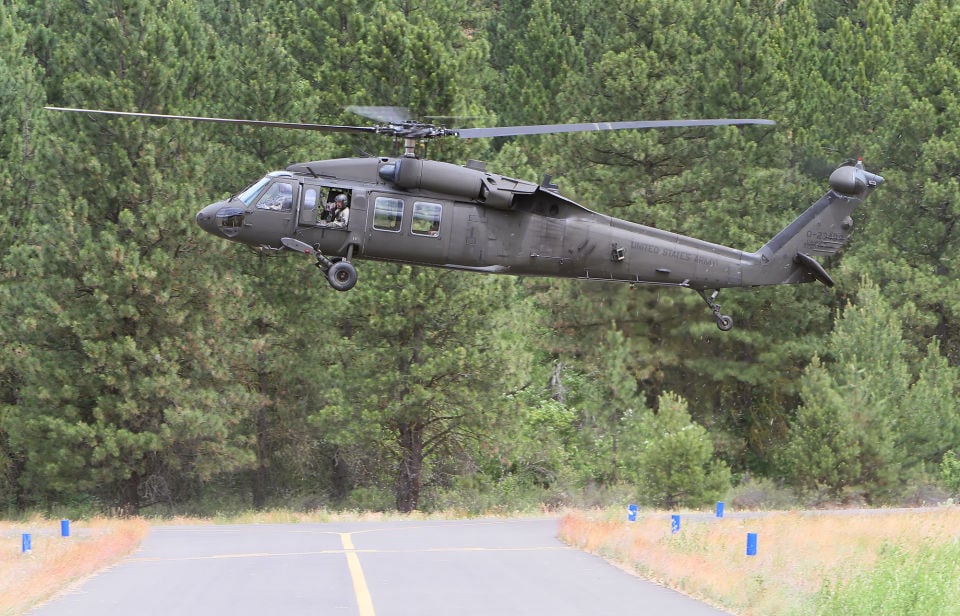 Illinois Army National Guard Uh-60 Blackhawk Helicopter Hawaiian