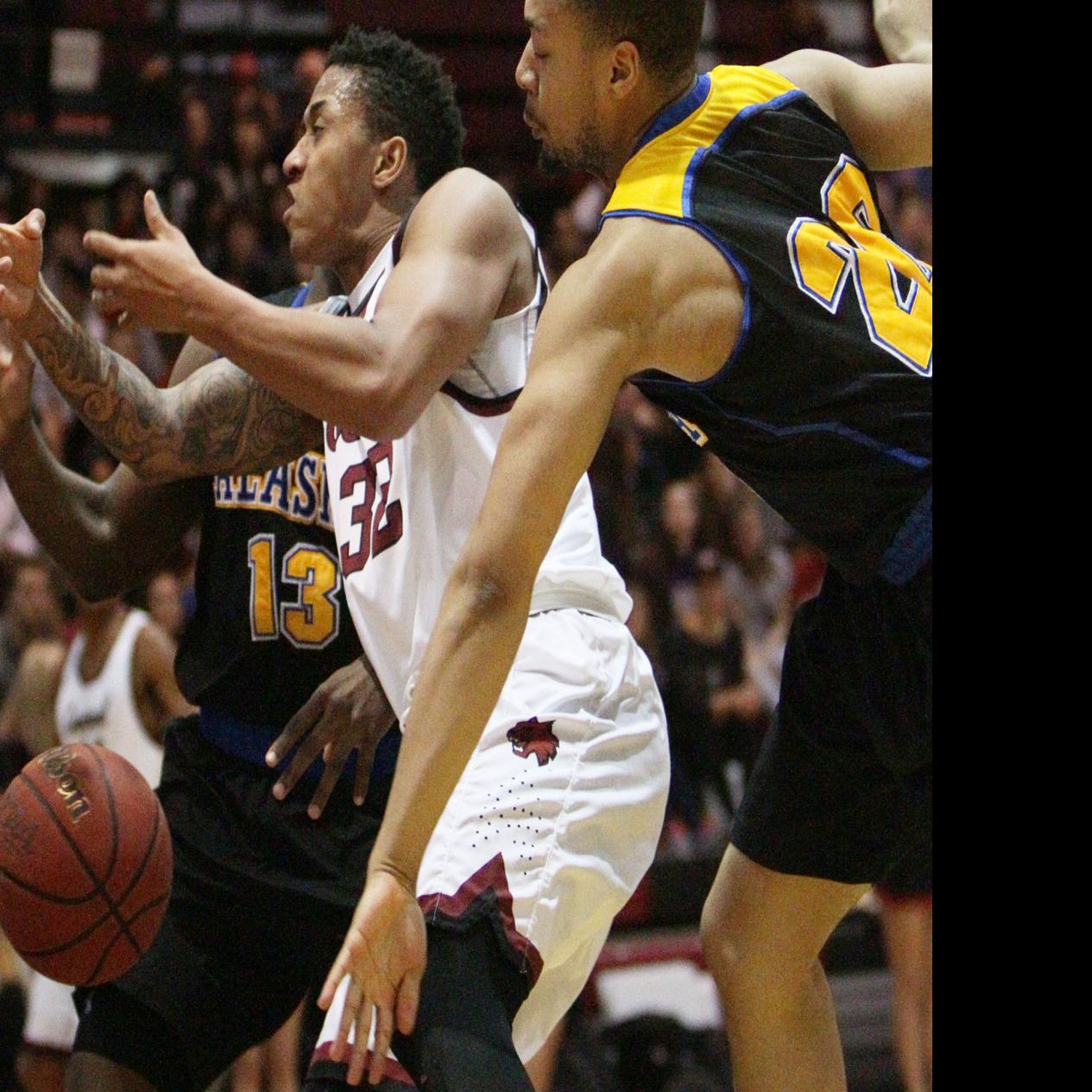 Cwu Men S Basketball Loses To Alaska 92 71 Fall To Fifth In Gnac