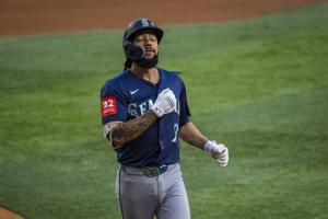 Tellez hits an RBI single in the 9th as the Mariners beat the Rangers 2-1 for their 6th straight win