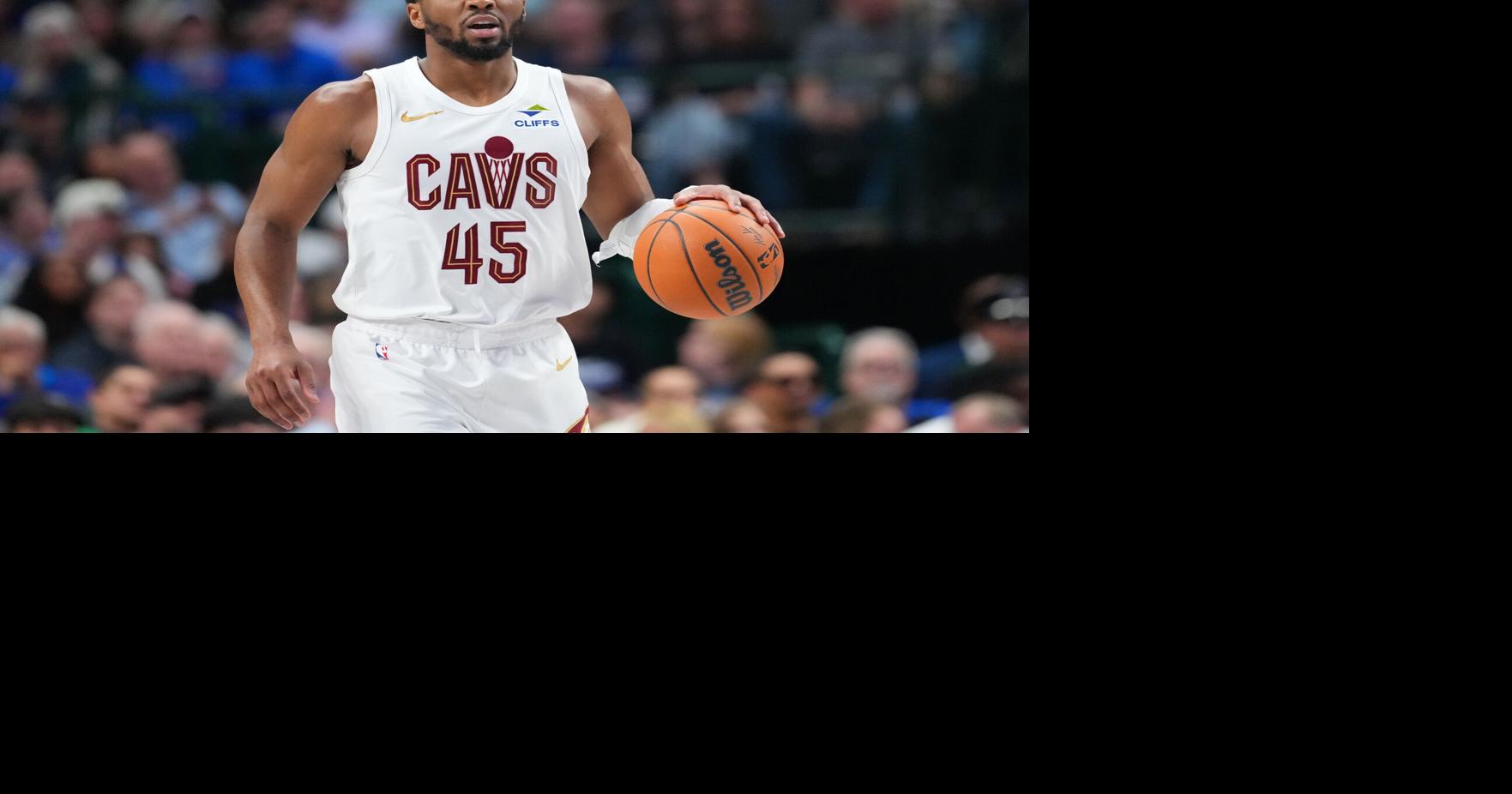 Evan Mobley scores 29 points and the Cavaliers rout the Mavericks 138-105