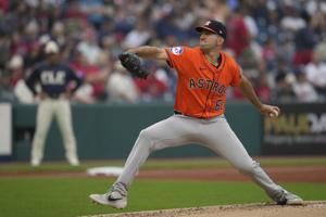 Peña extends hitting streak to 12 games, Gordon gets 1st win in majors as Astros beat Guardians 4-2