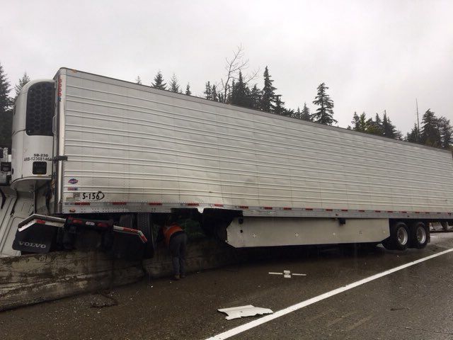 Truck crash on I-90 near Snoqualmie Pass causes traffic delays | News ...