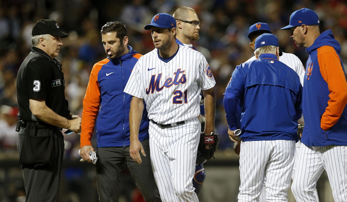 Mets shortstop Francisco Lindor injures finger on hotel door