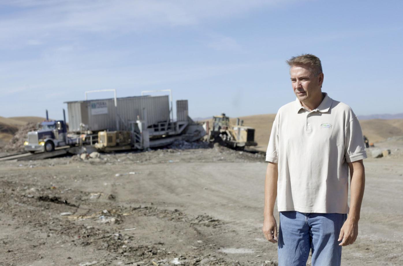 Brown signs garbage importation law | Solano County | dailyrepublic.com