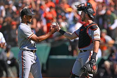 SF Giants: 2 key OF sign contracts, avoid arbitration