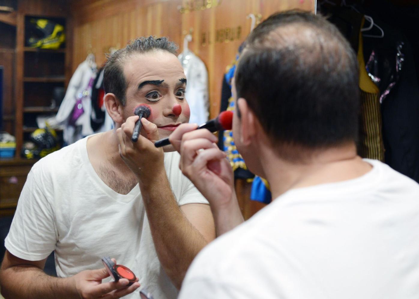 Family circus brings clowns, jugglers, contortionists to Solano Town Center  | Fairfield | dailyrepublic.com