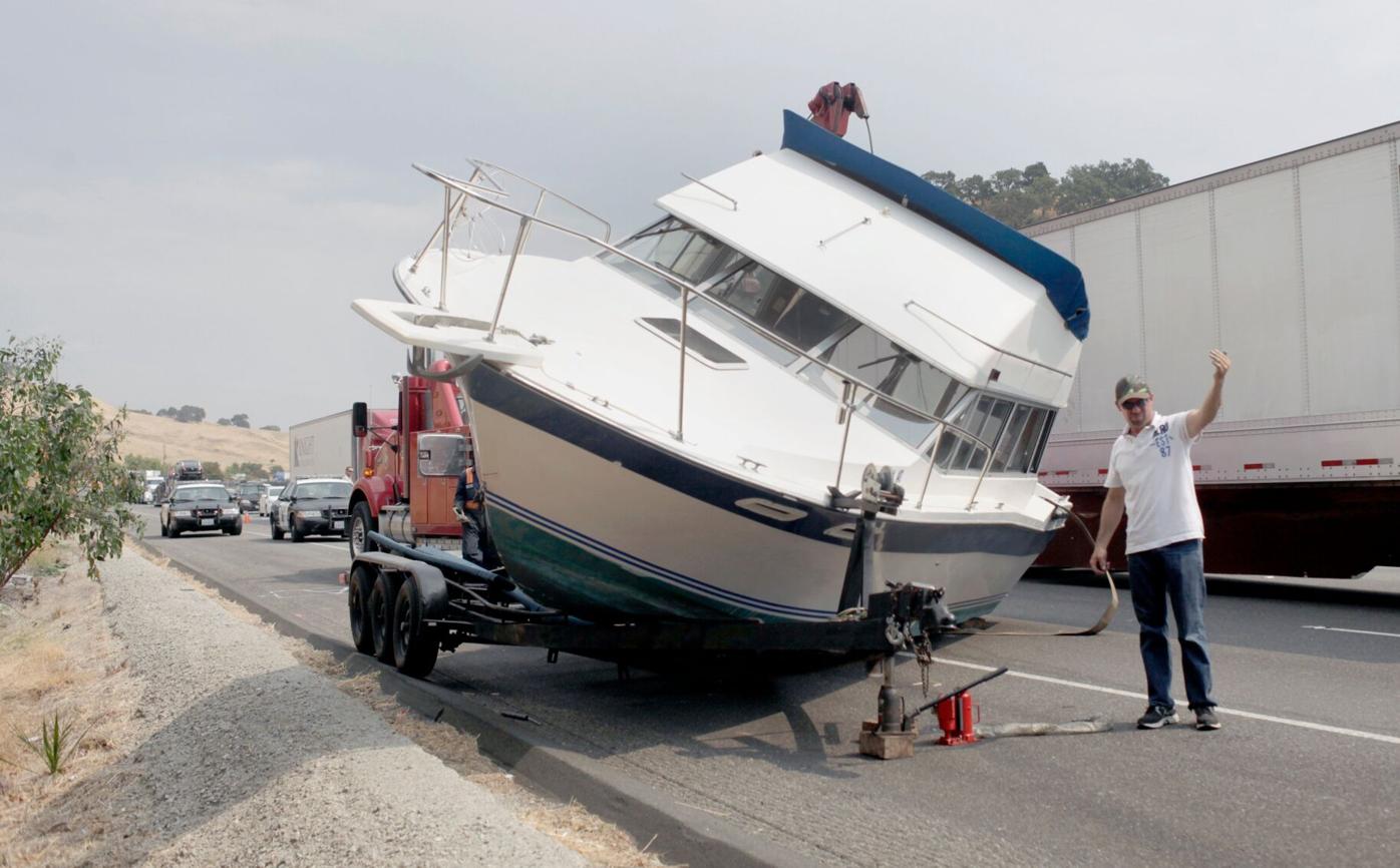 Boat blocks part of I-80 after trailer jackknifes | Fairfield |  dailyrepublic.com