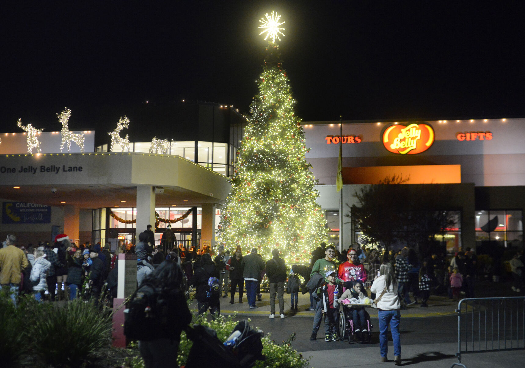 Jelly Belly kicks off holidays with parade and tree lighting