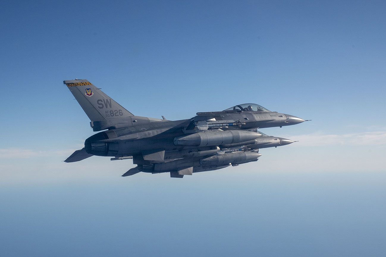 F-16 Demonstration Team takes to the skies over Solano | Travis