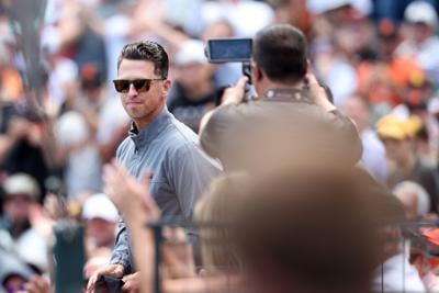 Giants' Buster Posey won't catch until March 1