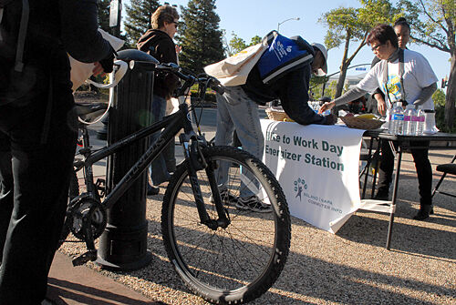 Bicycle volunteer hot sale work