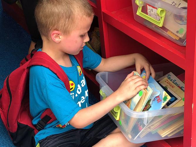 Reading made easy: Mobile library brings books to students for summer ...